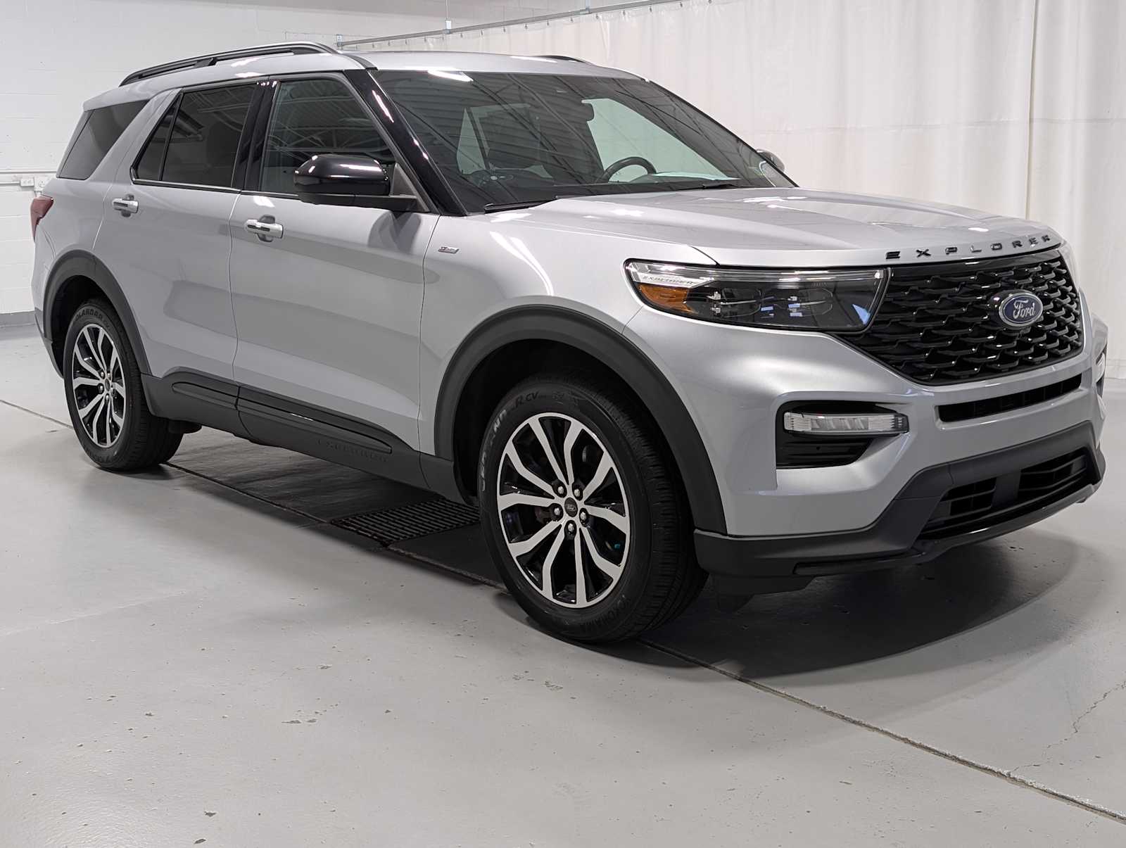 2022 Ford Explorer ST-Line photo 6