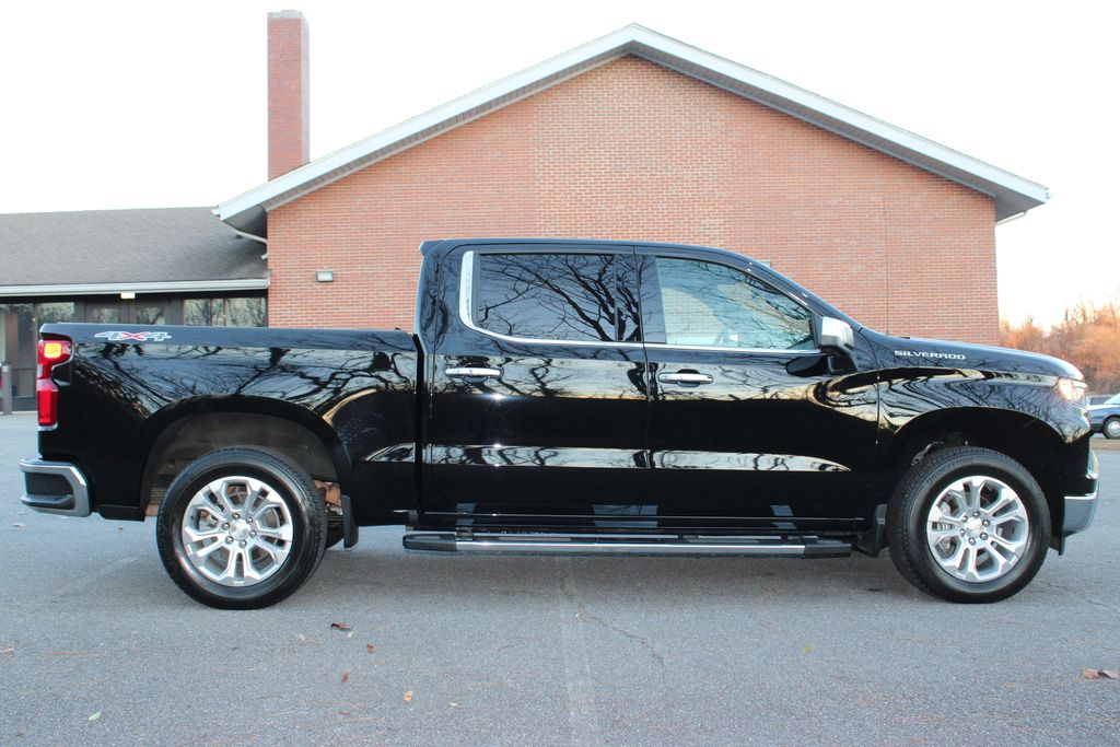 2024 Chevrolet Silverado 1500 LTZ photo 3