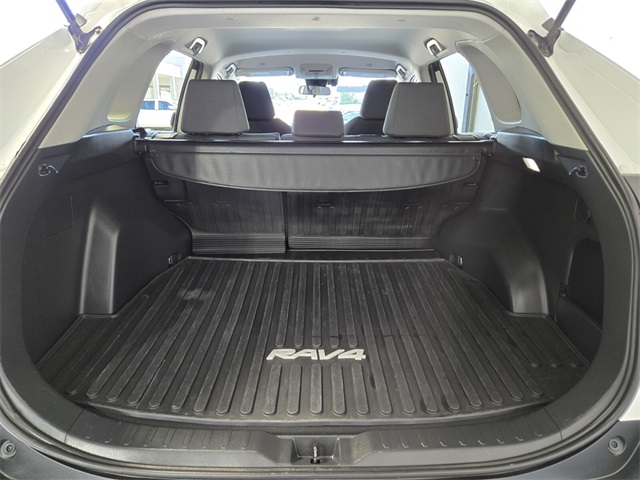 2023 Toyota RAV4 XLE photo 13