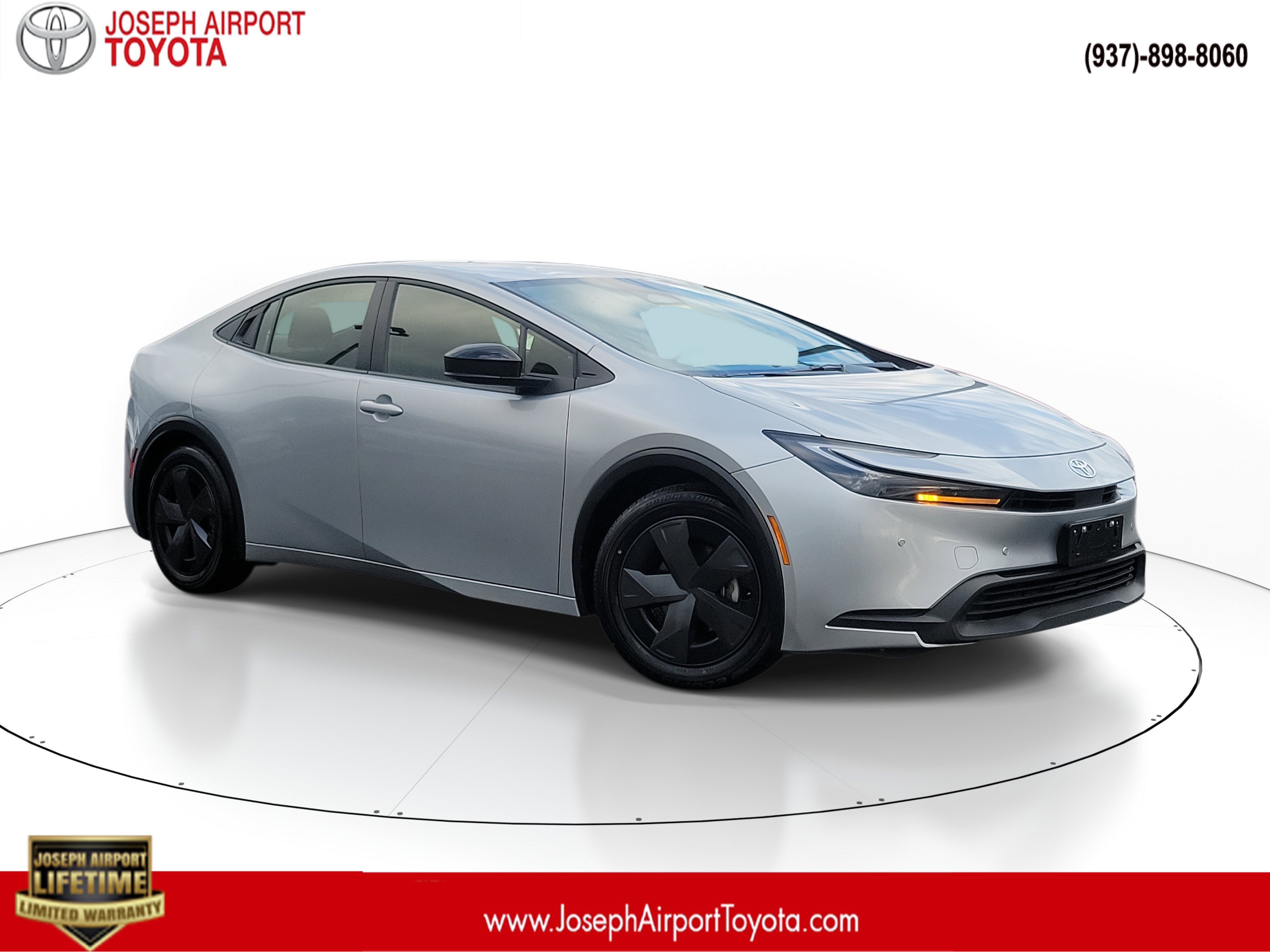 2025 Toyota Prius LE's photo