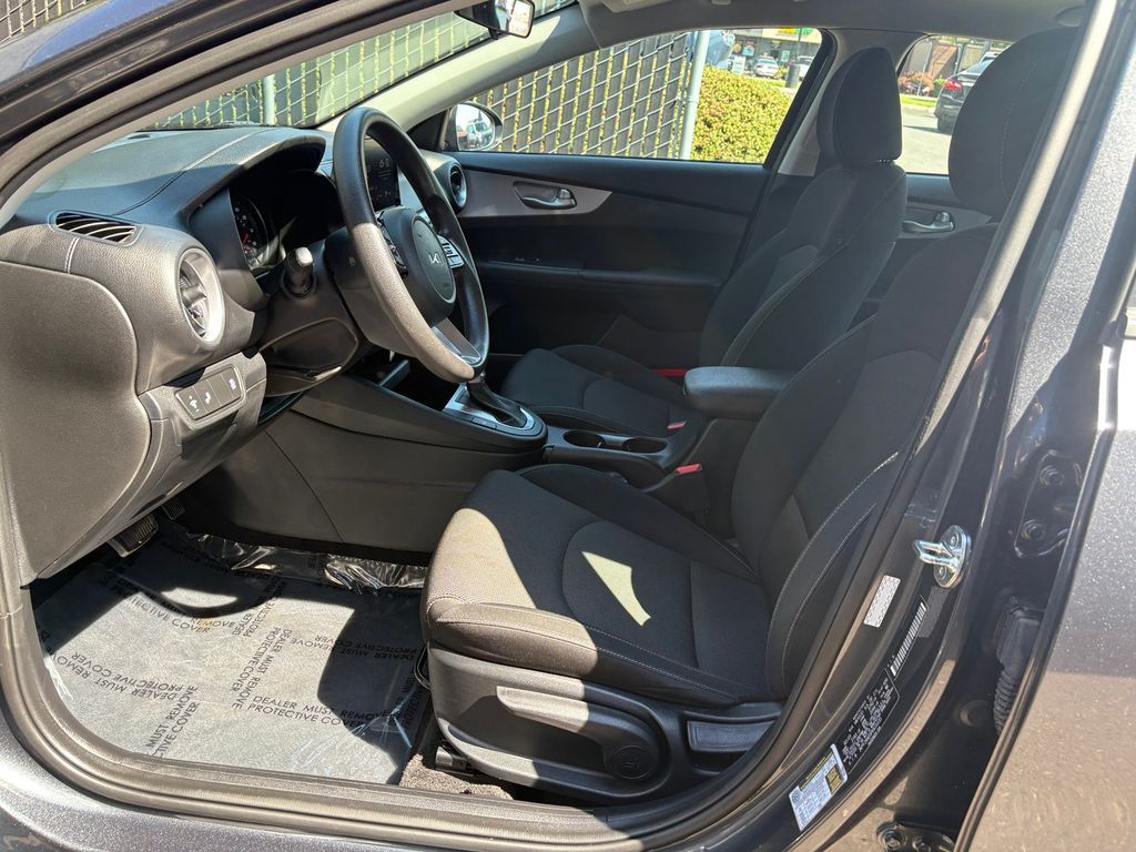 2023 Kia Forte LXS photo 12