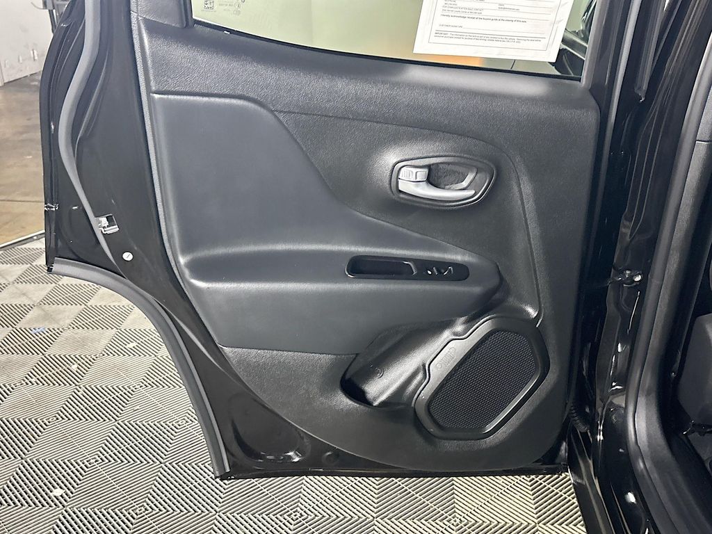 2023 Jeep Renegade Altitude photo 17