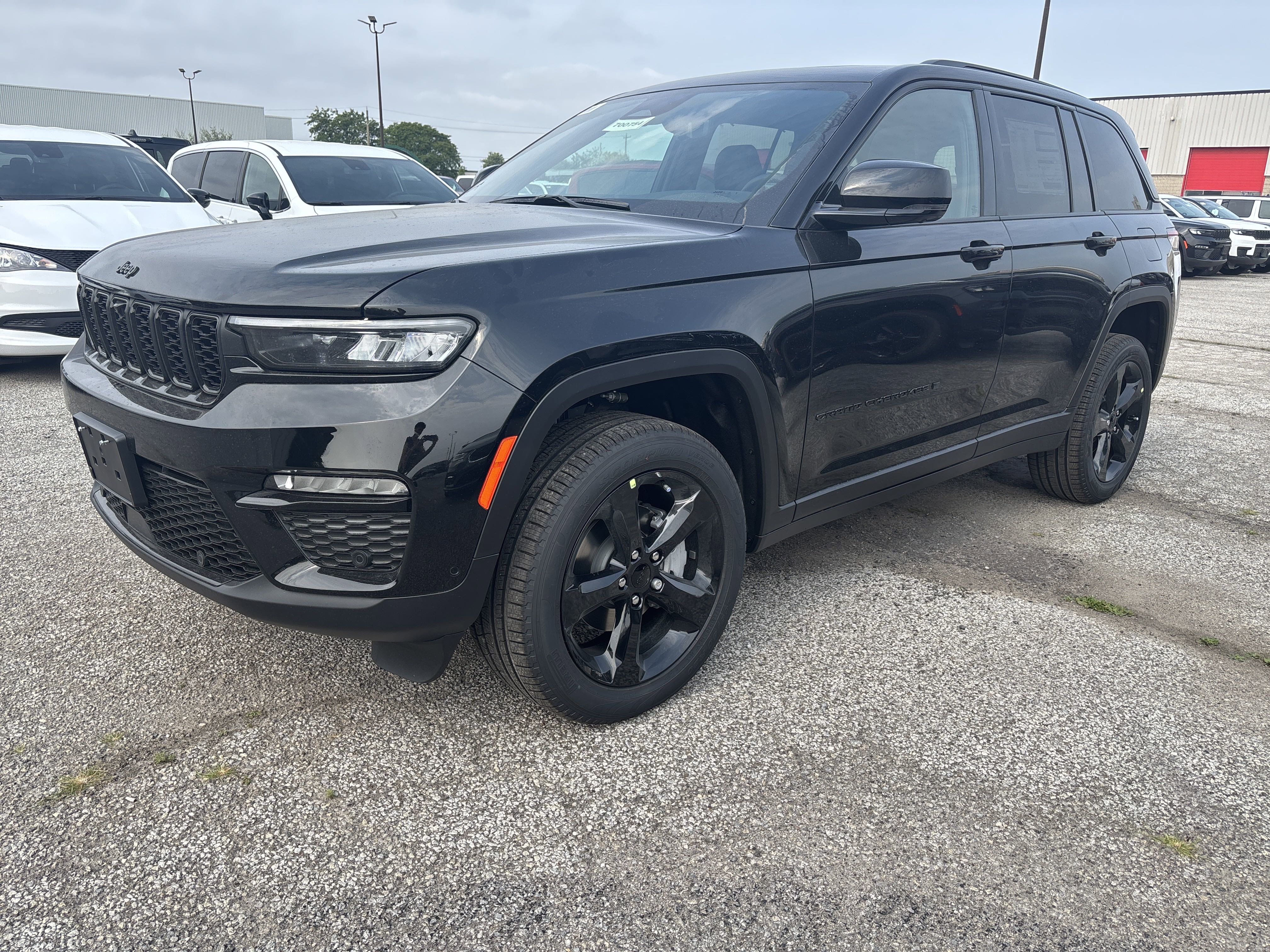 New 2025 Diamond Black Crystal Pearl Jeep Limited image 1