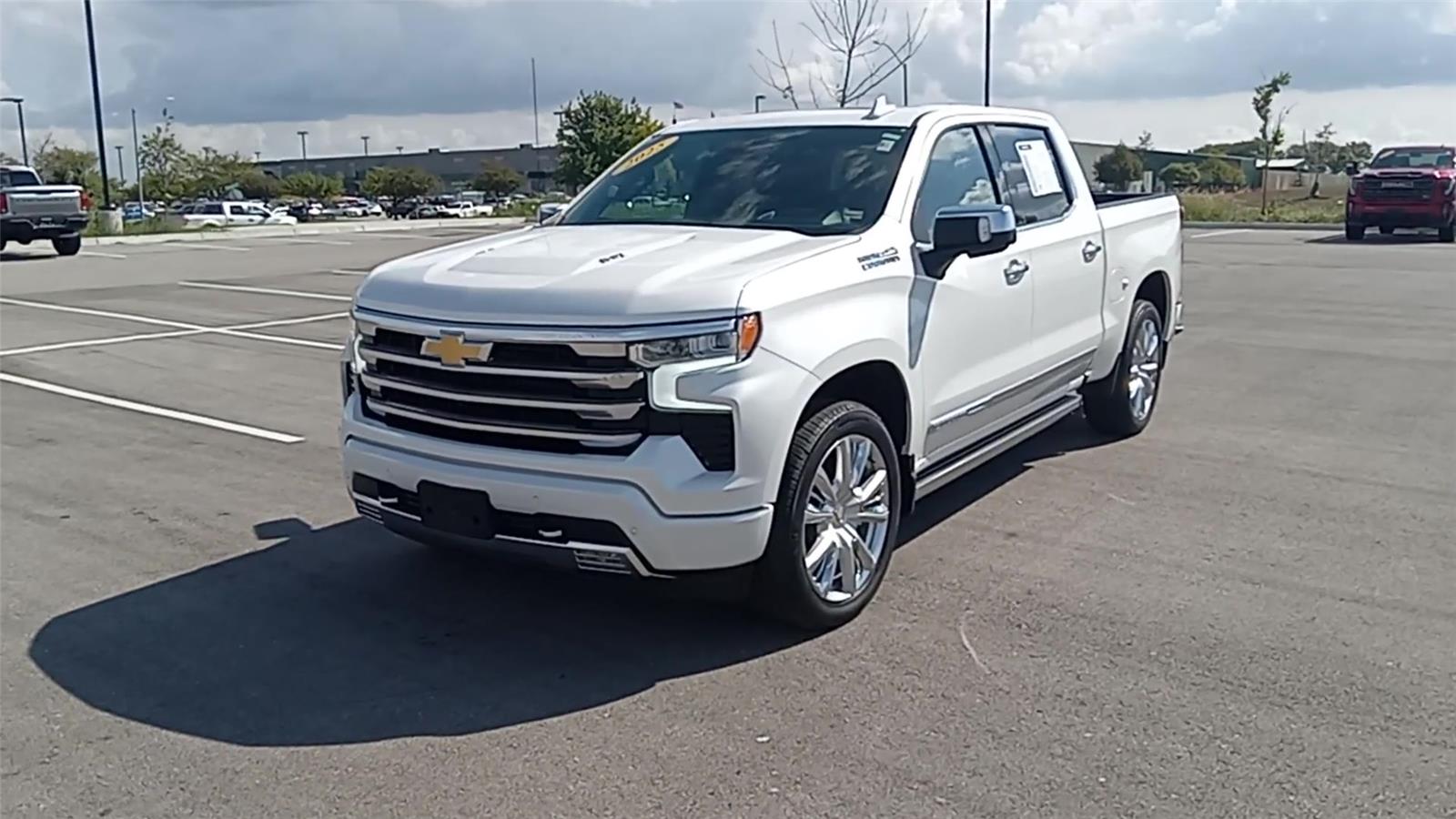 2025 Chevrolet Silverado 1500 High Country photo 3