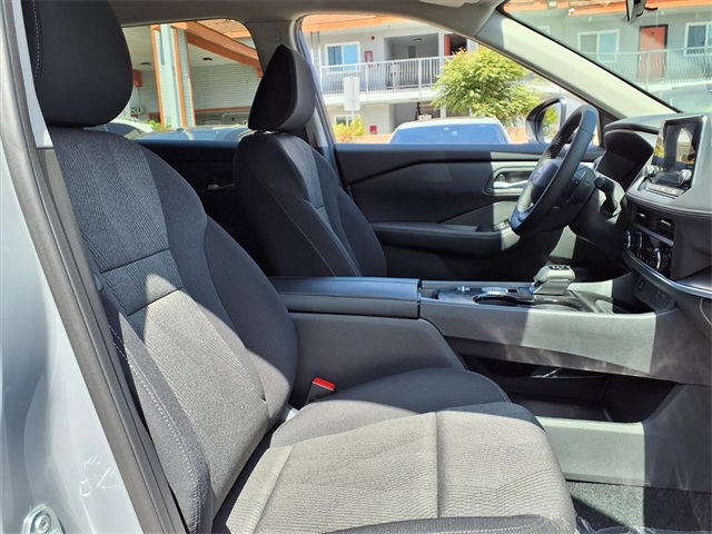 2026 Nissan Rogue SV photo 4