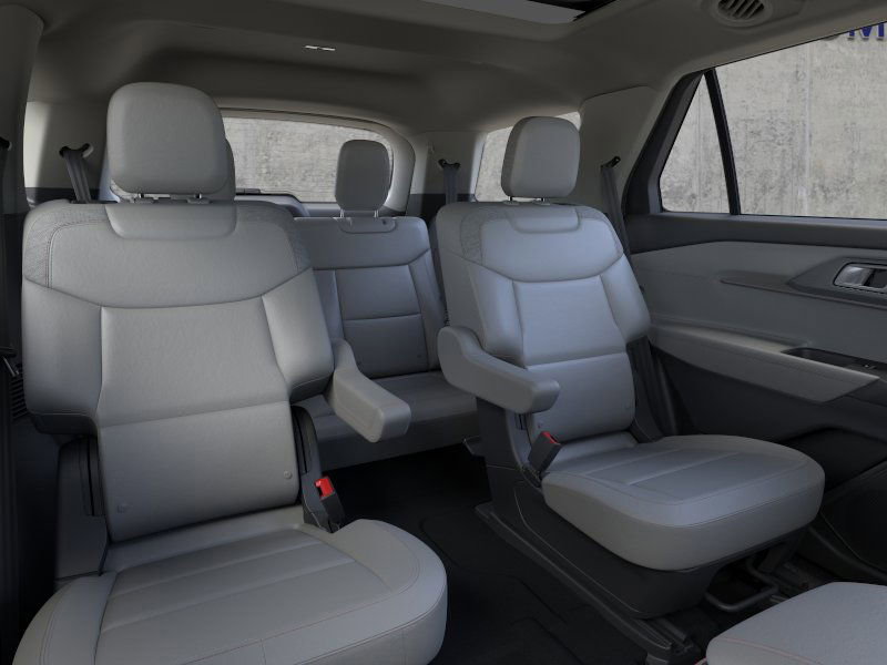 2025 Ford Explorer photo 2