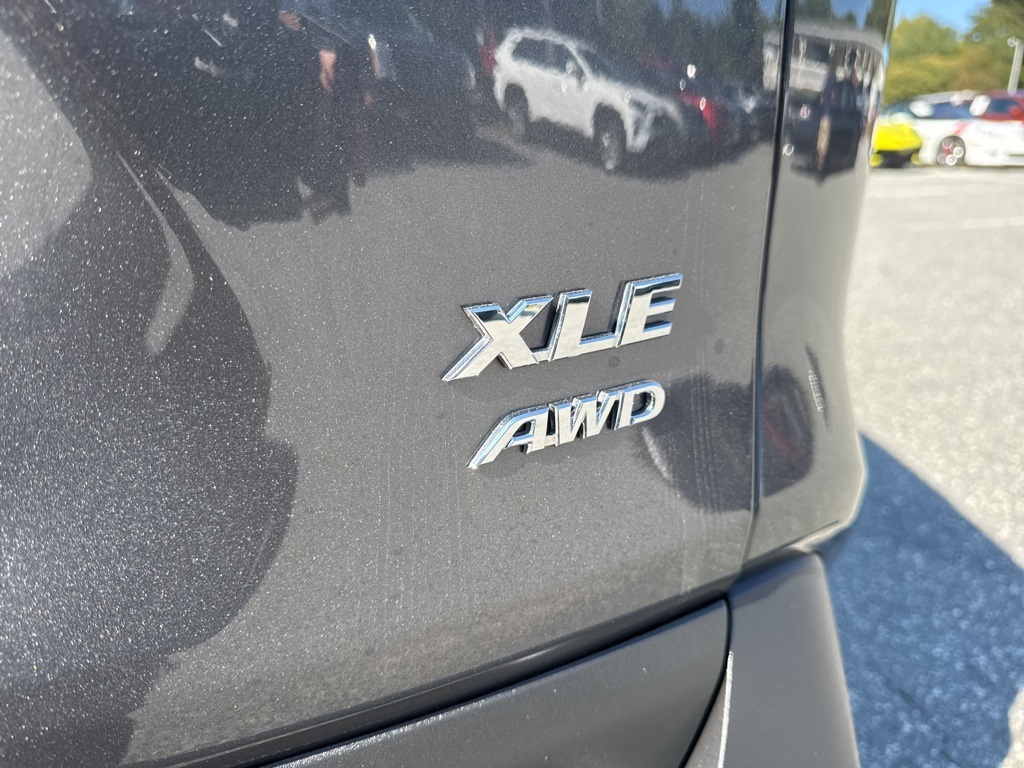 2025 Toyota RAV4 XLE photo 30