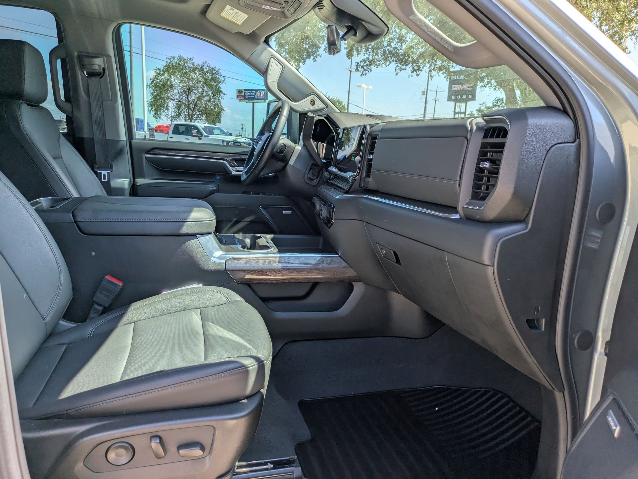 2025 Chevrolet Silverado 2500HD LTZ photo 27