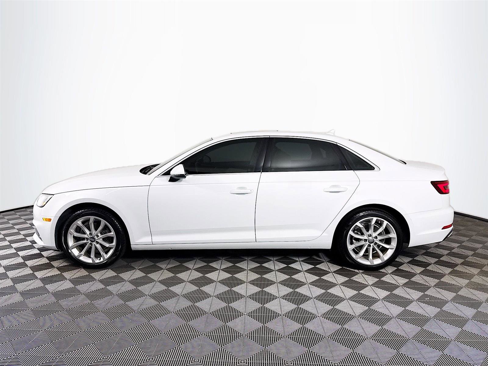 2019 Audi A4 Premium photo 4