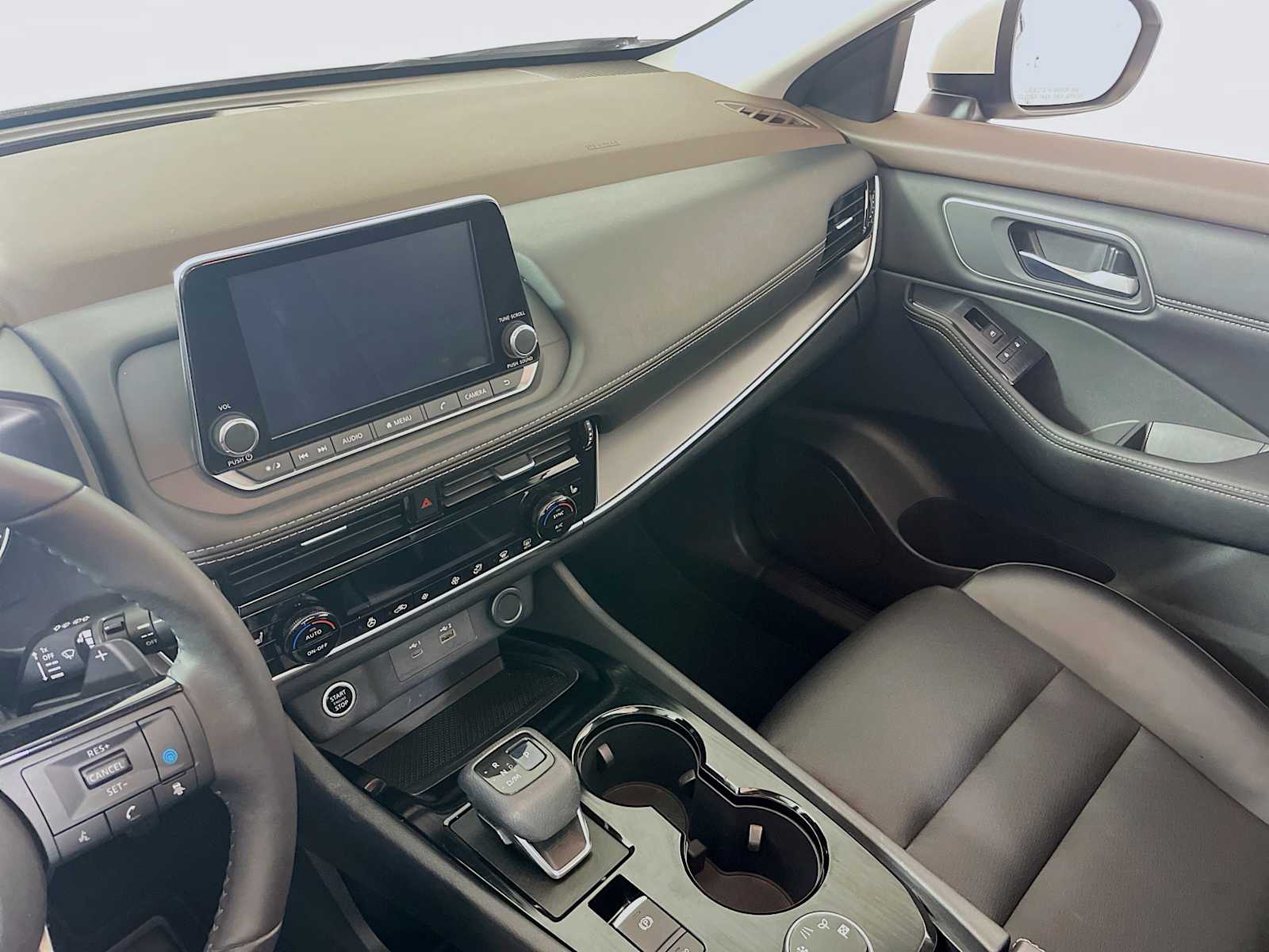 2021 Nissan Rogue SV photo 19