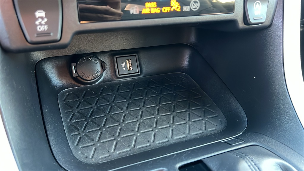 2024 Toyota RAV4 XLE Premium photo 14