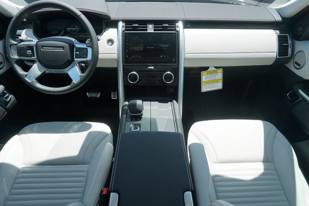 2025 Land Rover Discovery SE photo 9