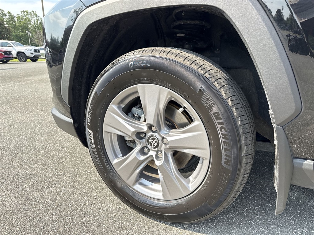 2024 Toyota RAV4 XLE photo 9