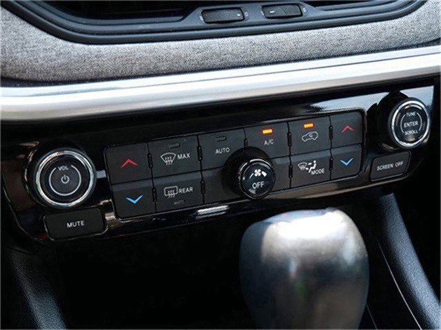 2022 Jeep Compass Latitude photo 18