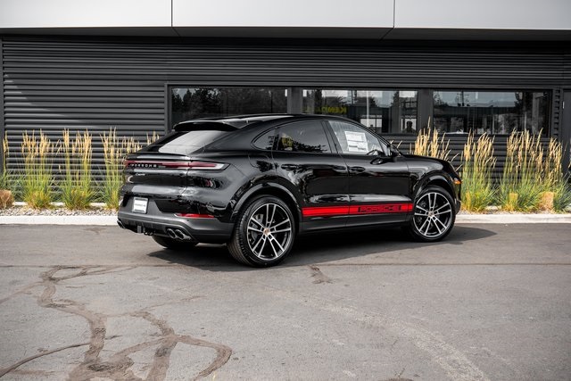 2025 Porsche Cayenne Coupe photo 32