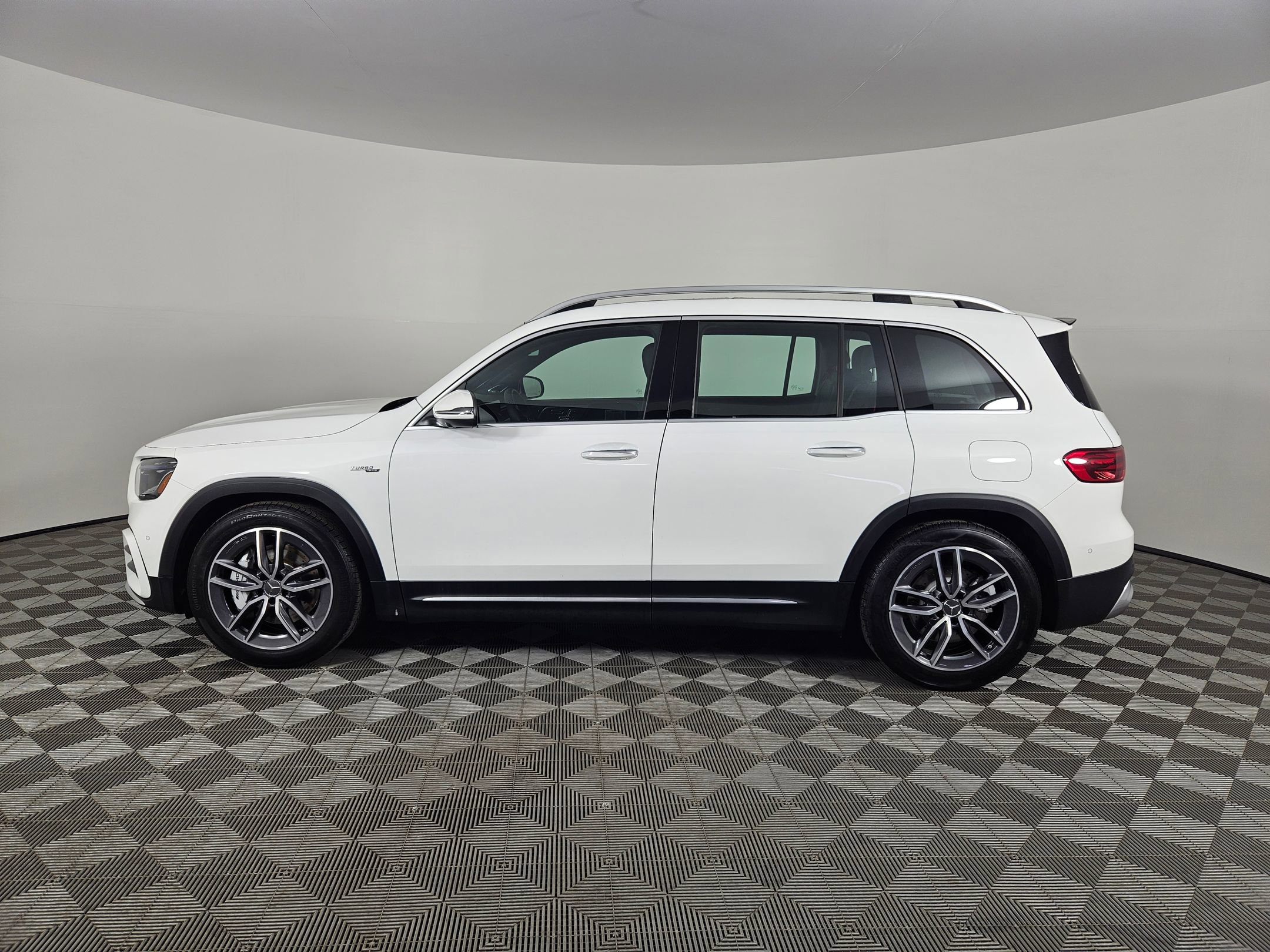2025 Mercedes Benz GLB AMG 35 4MATIC photo 2