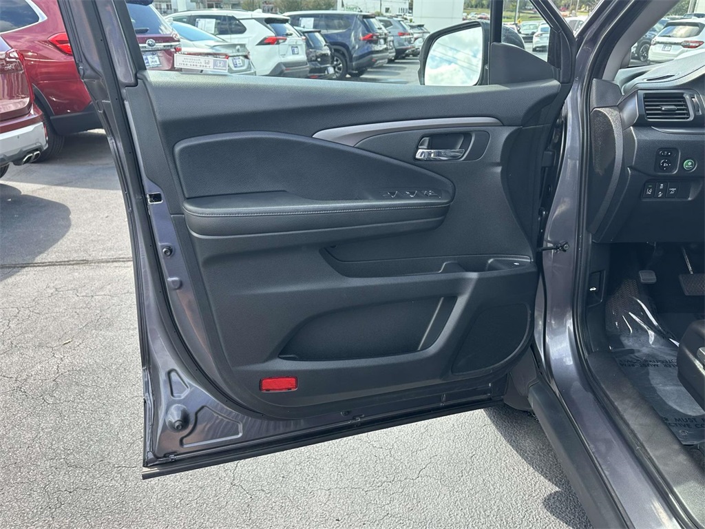 2020 Honda Ridgeline RTL photo 2