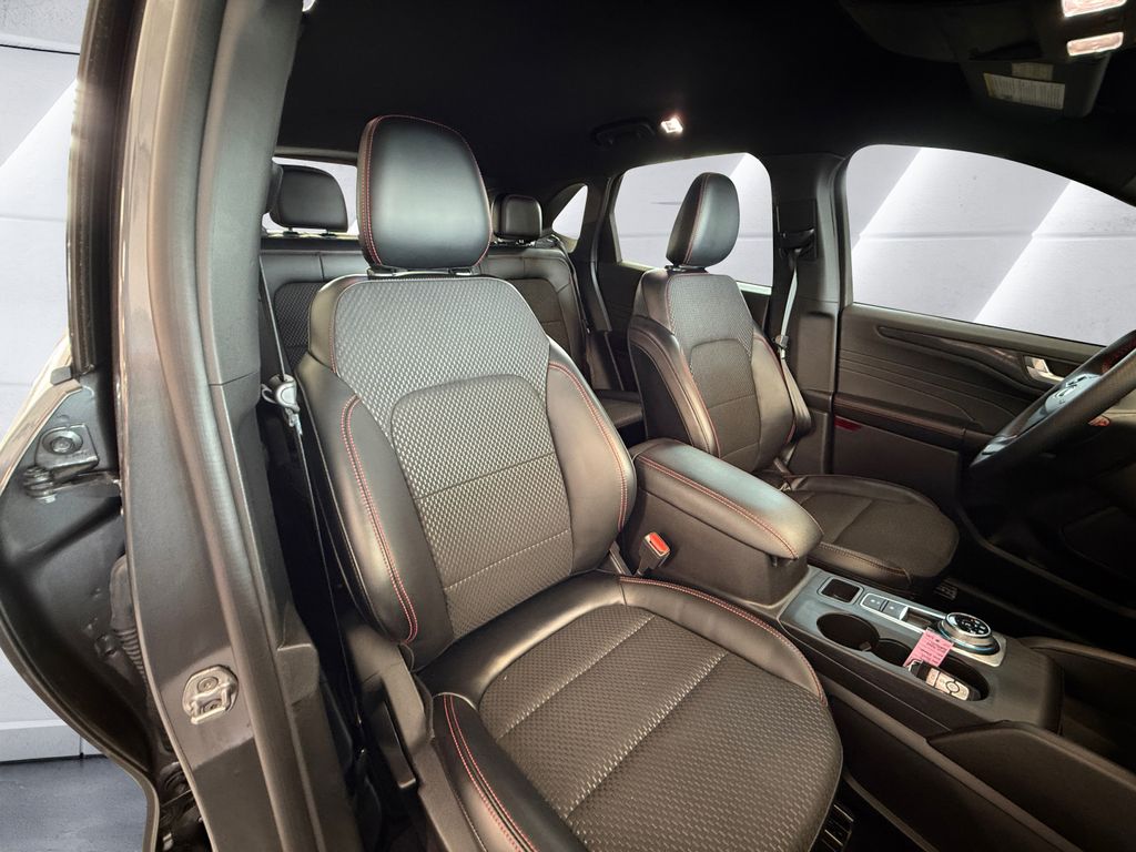 2024 Ford Escape ST-Line photo 14