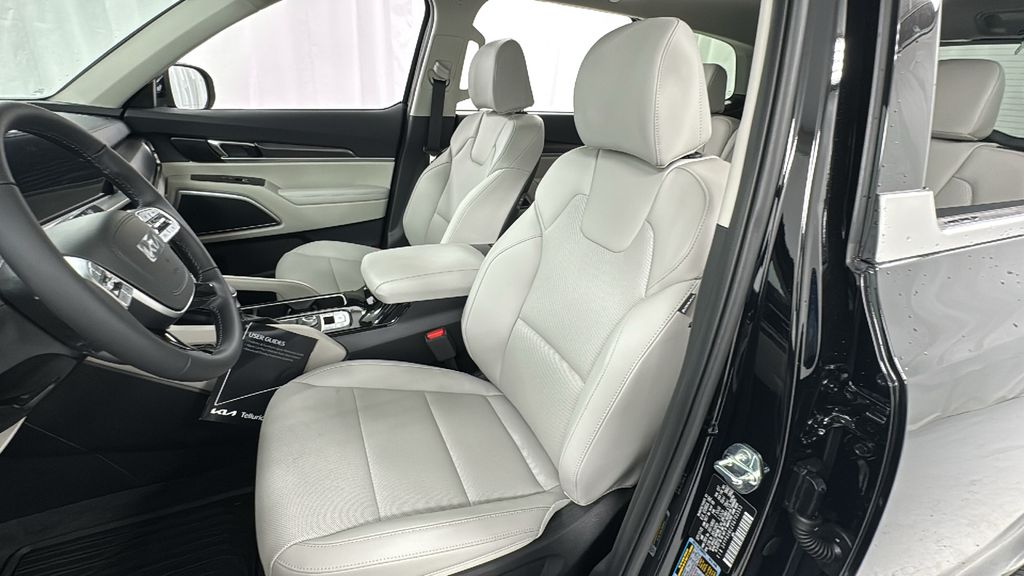 2025 Kia Telluride S photo 10