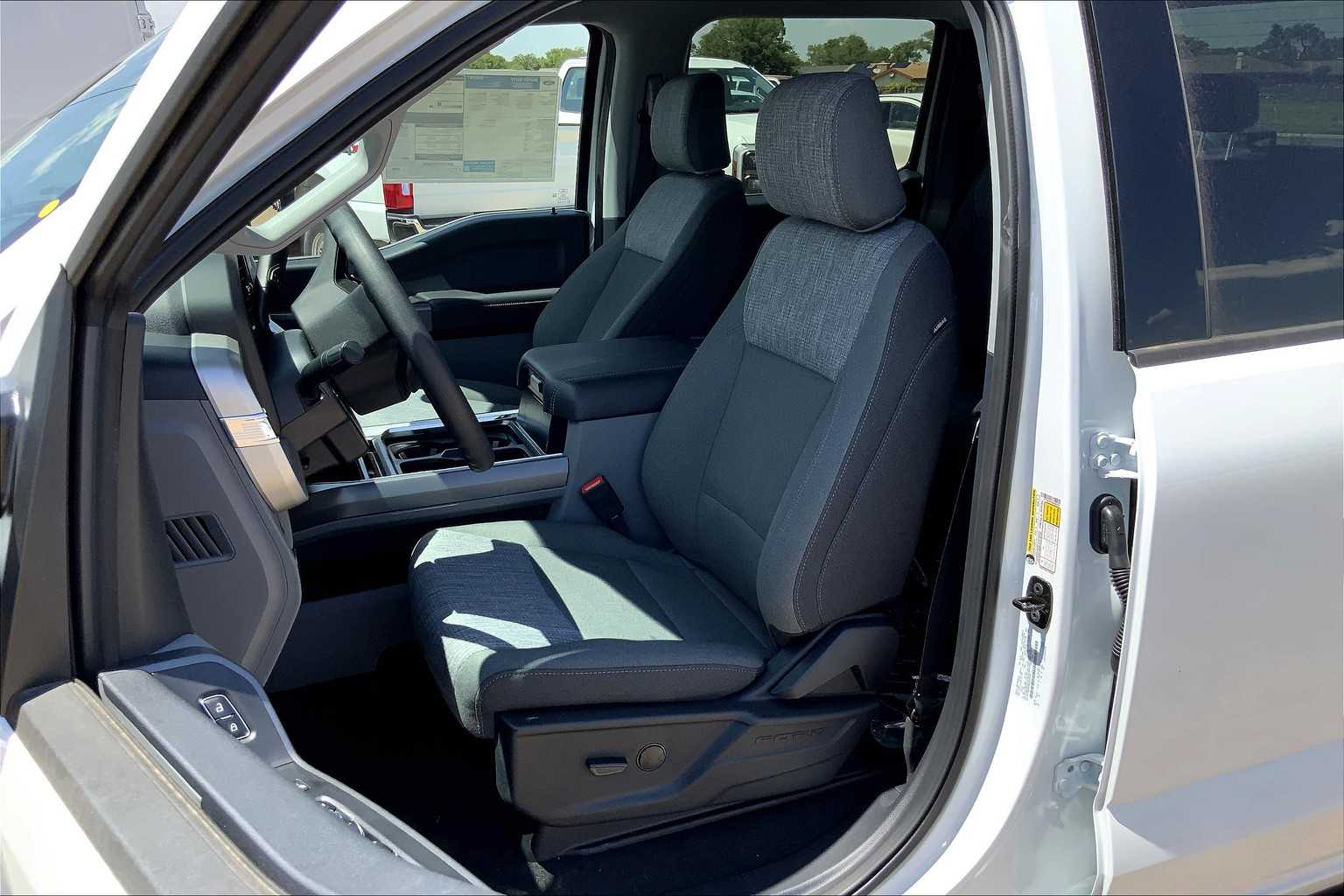 2025 Ford F-250 XLT photo 9