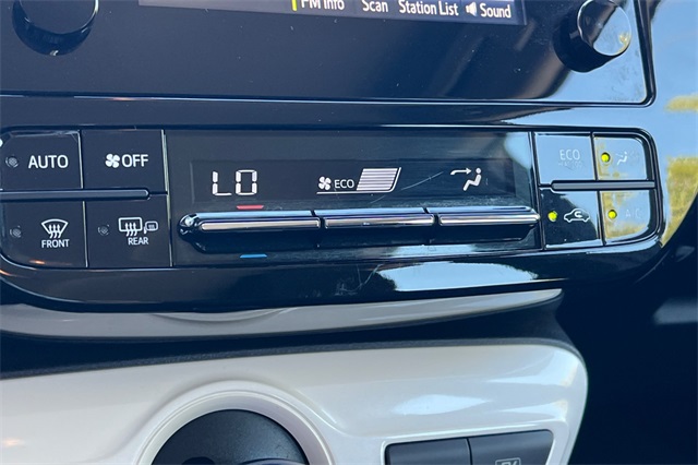 2017 Toyota Prius One Two photo 22