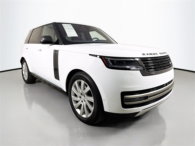 2023 Land Rover Range Rover SE photo 3