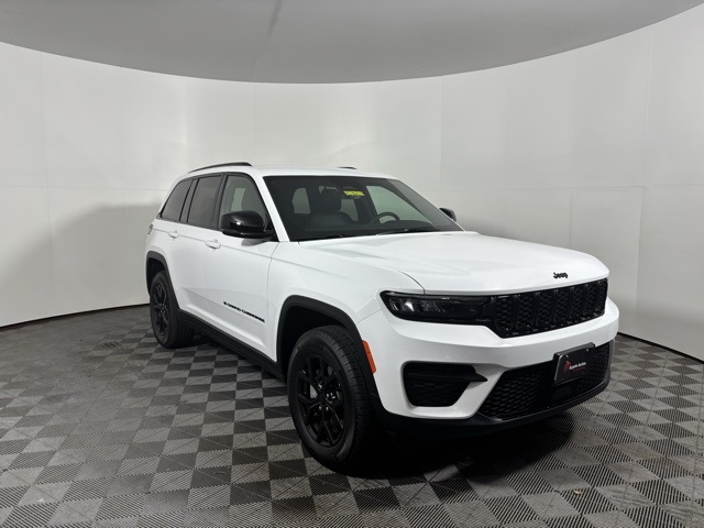 2025 Jeep Grand Cherokee Altitude's photo