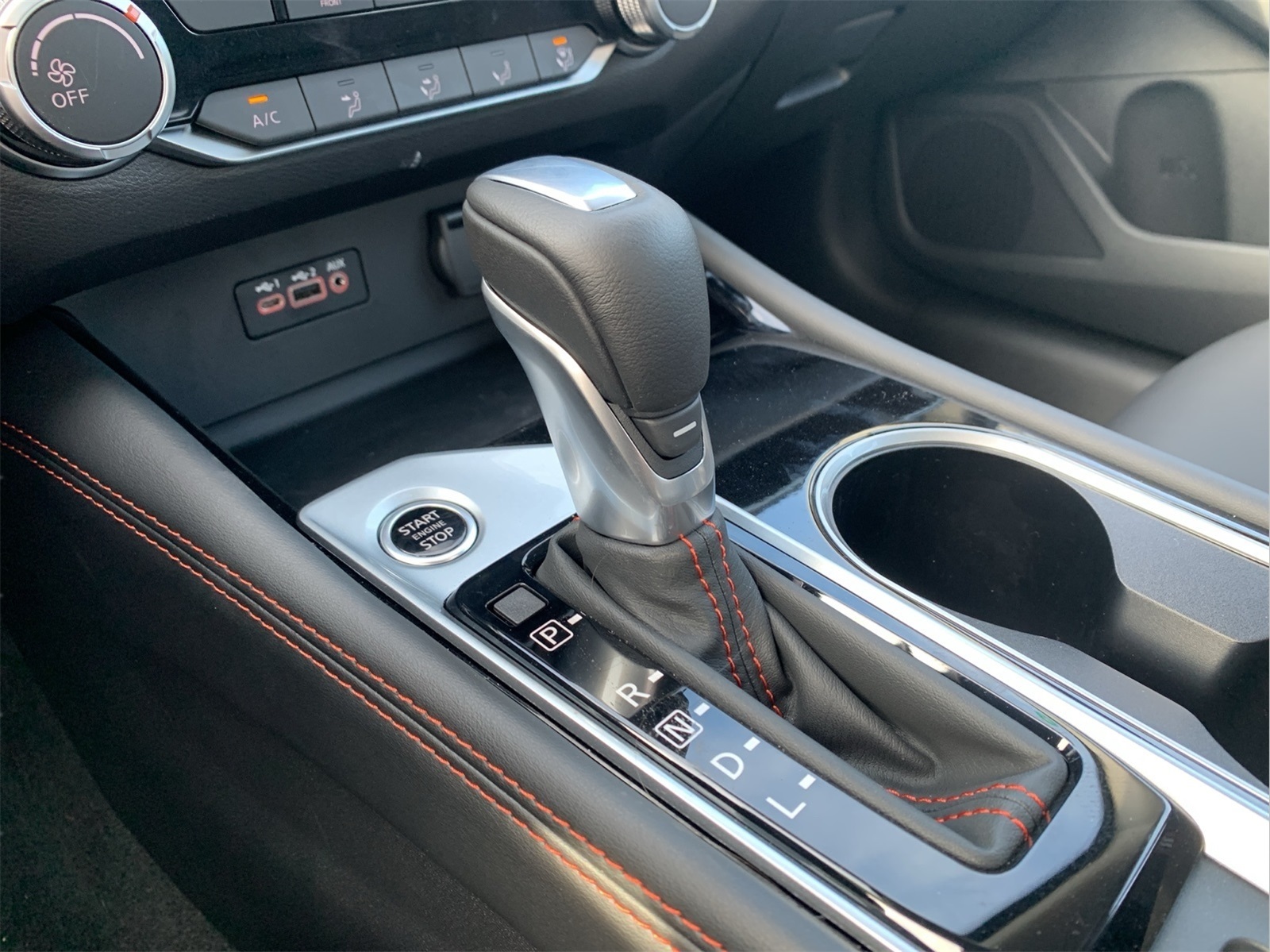 2025 Nissan Altima SR photo 3