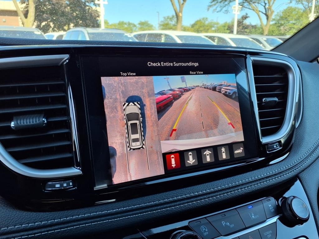 2026 Chrysler Pacifica photo 19