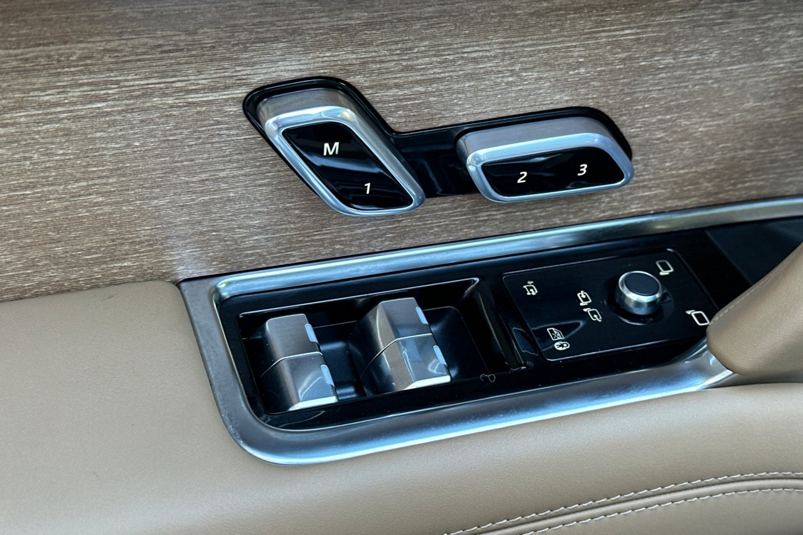 2024 Land Rover Range Rover SV photo 14