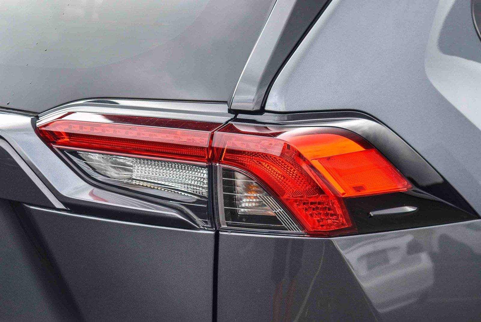 2021 Toyota RAV4 XLE photo 6
