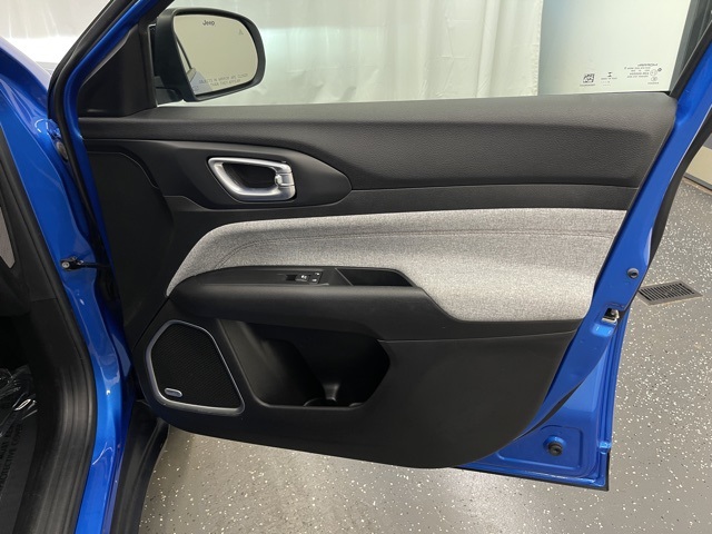 2022 Jeep Compass Latitude Lux photo 7