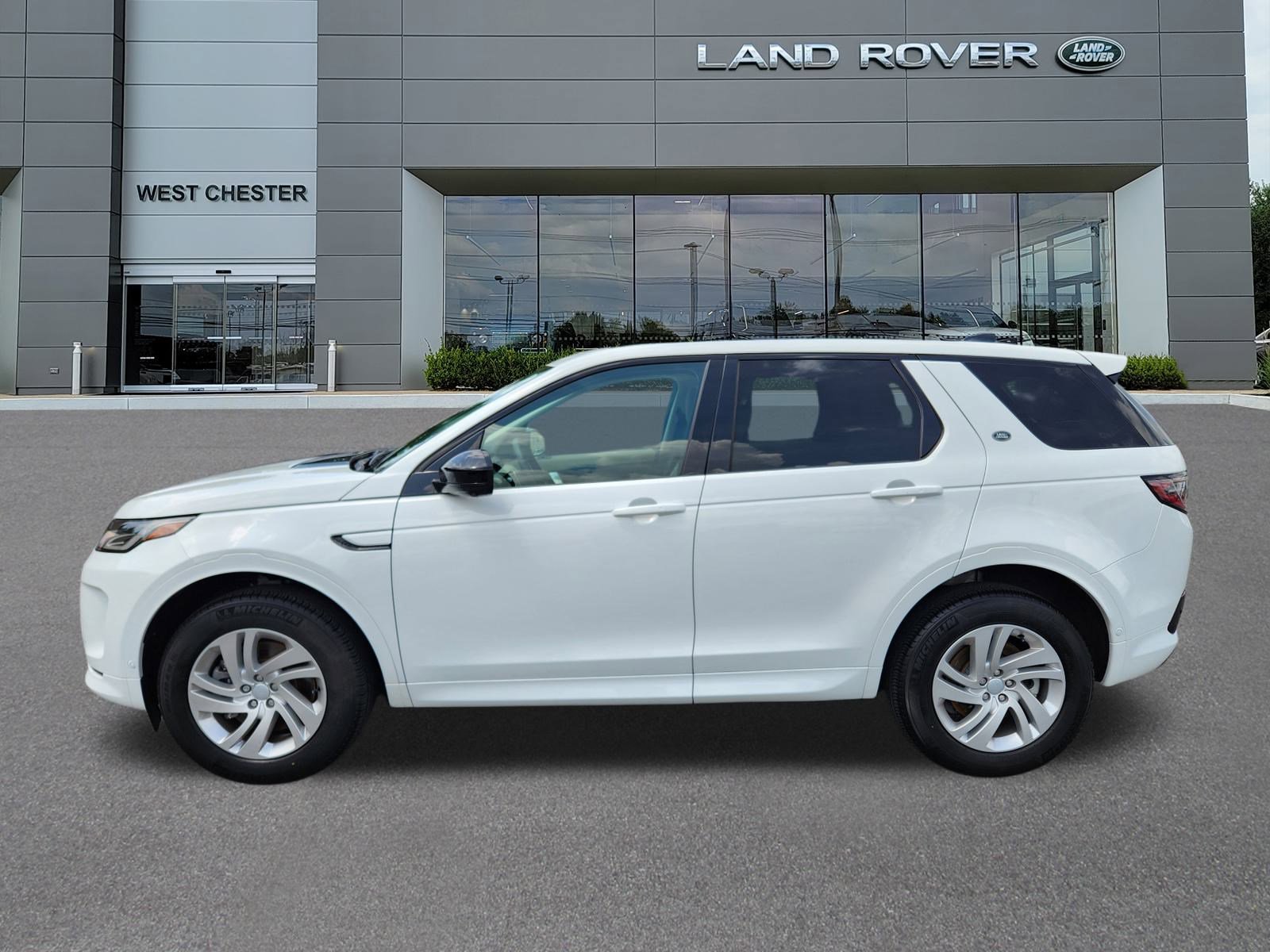 2025 Land Rover Discovery Sport S photo 3