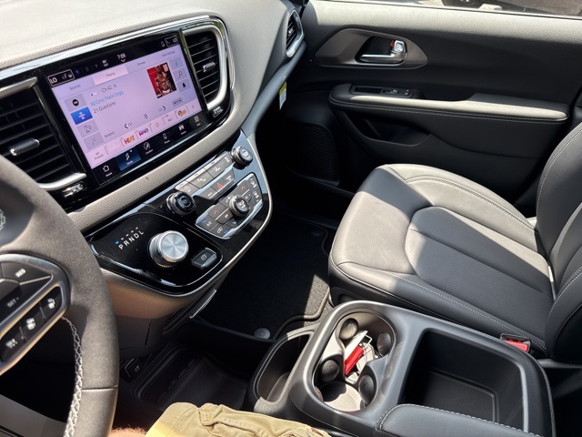 2025 Chrysler Voyager LX photo 39