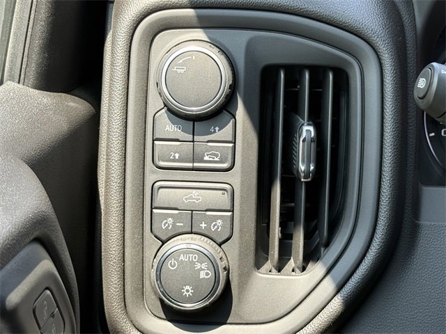 2025 Chevrolet Silverado 1500 Custom photo 23