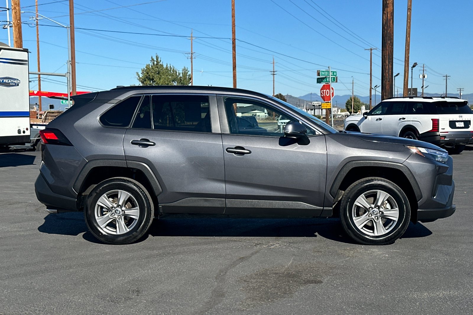 2024 Toyota RAV4 XLE photo 3