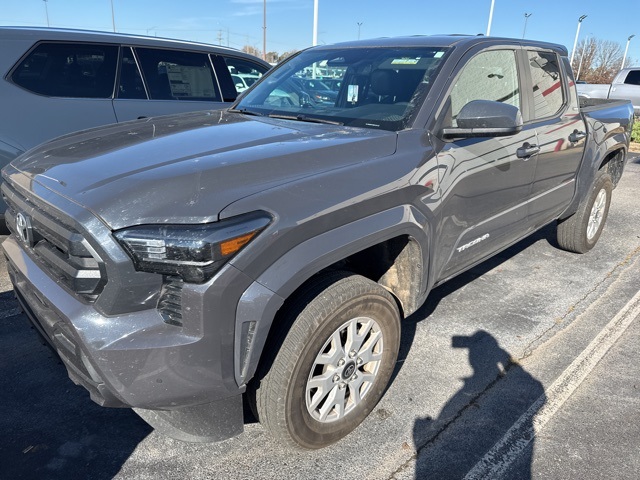 2024 Toyota Tacoma SR5's photo