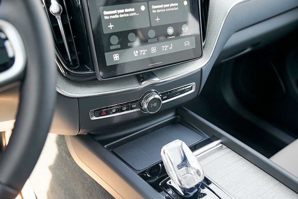 2026 VOLVO XC60 - Image 15