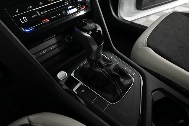 2025 Volkswagen Taos SE photo 14