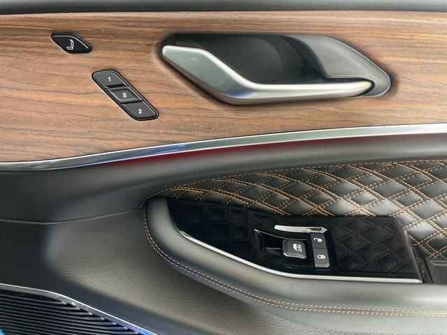 2023 Jeep Grand Cherokee Summit 4xe photo 9