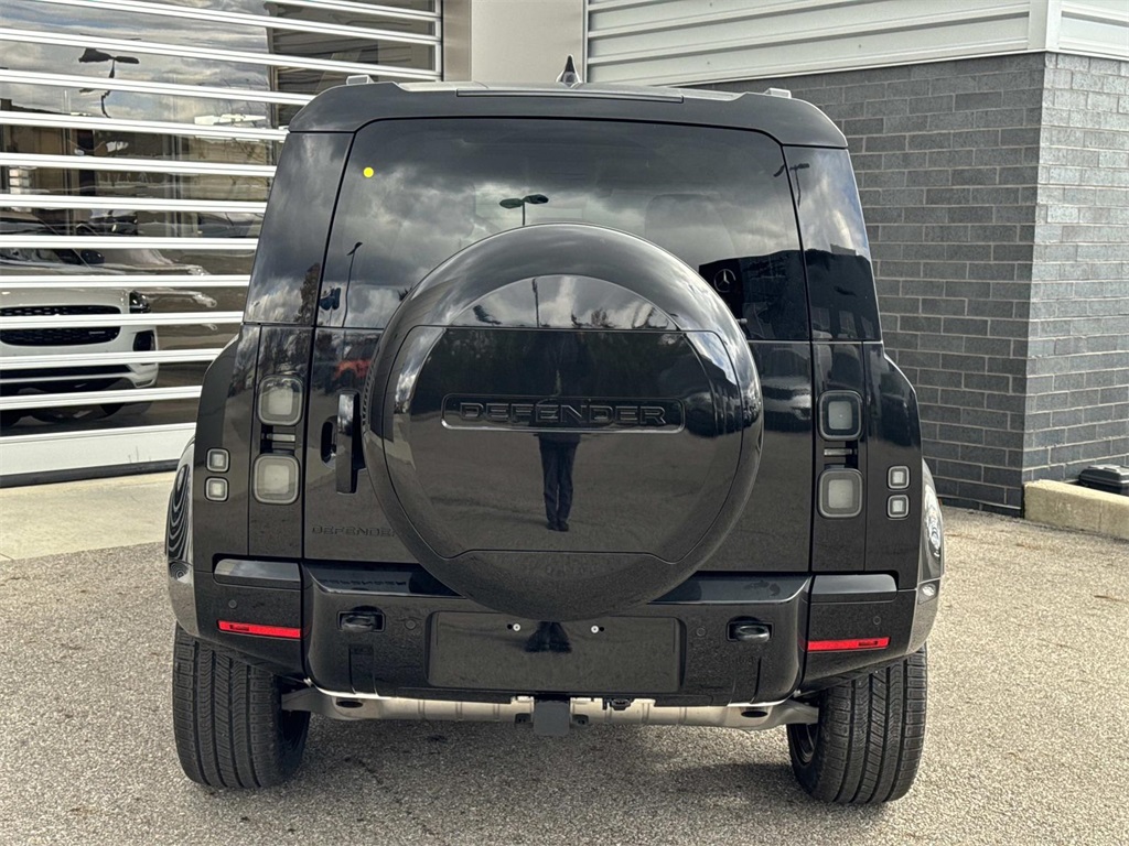 2026 Land Rover Defender 110 X-Dynamic SE photo 3