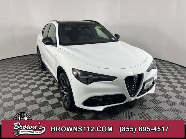 2025 Alfa Romeo Stelvio Base's photo