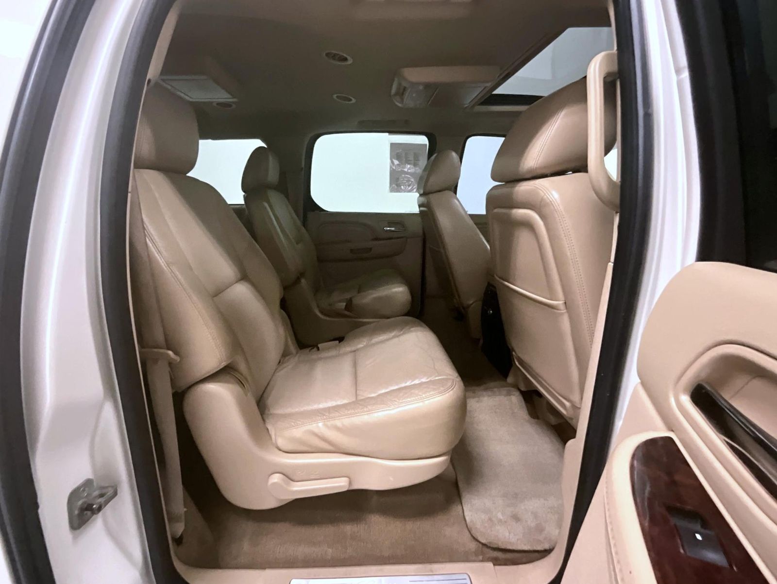 2011 Cadillac Escalade ESV Luxury photo 18