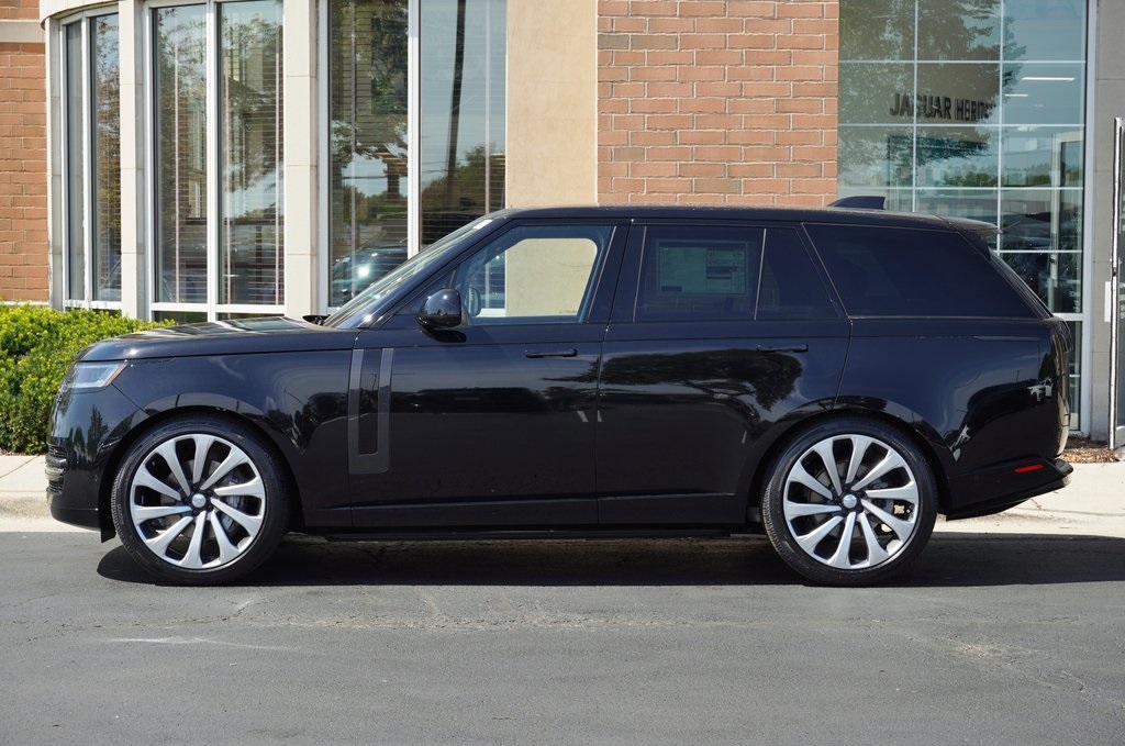 2025 Land Rover Range Rover SE photo 2
