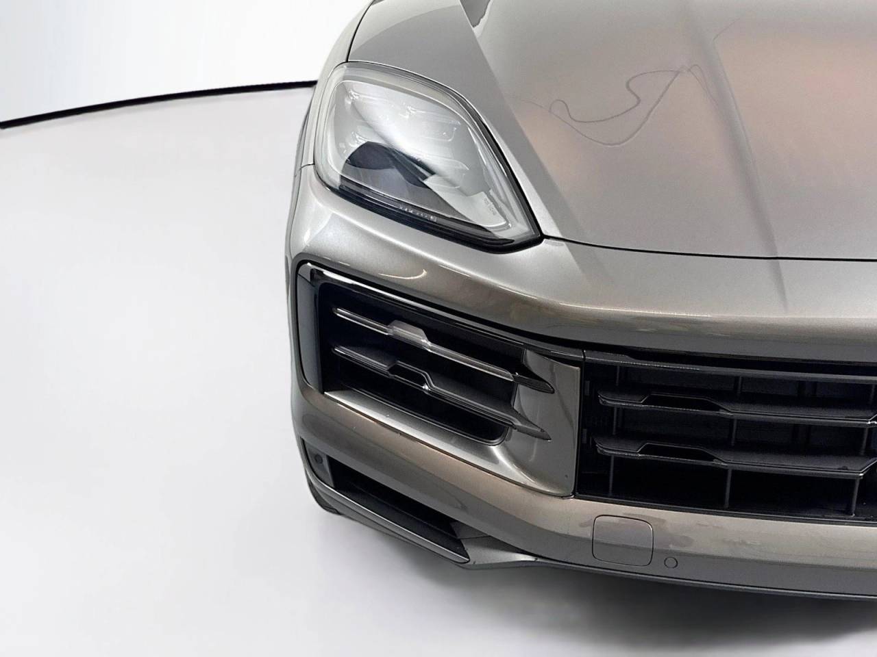 2025 Porsche Cayenne photo 26