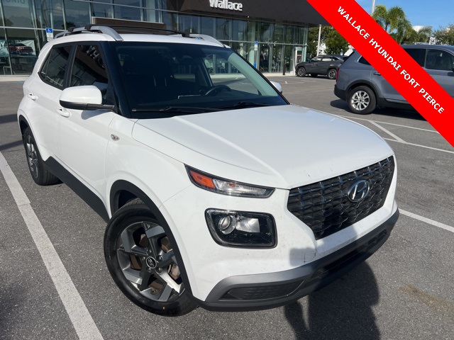 2023 Hyundai Venue SEL photo 3