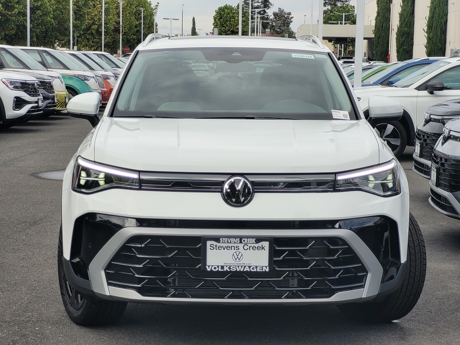 2025 Volkswagen Taos SEL photo 2