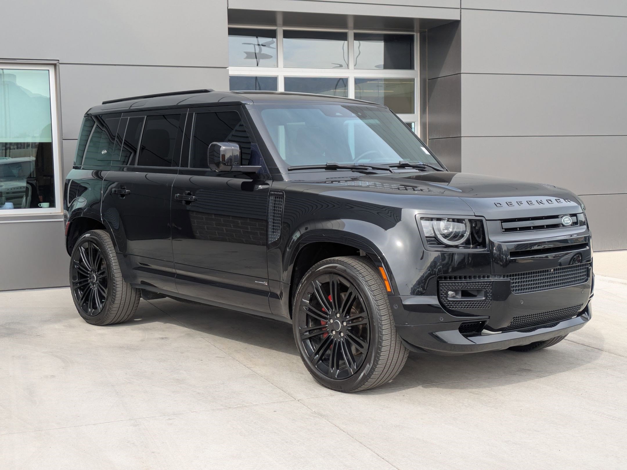 2023 Land Rover Defender 110 X photo 2