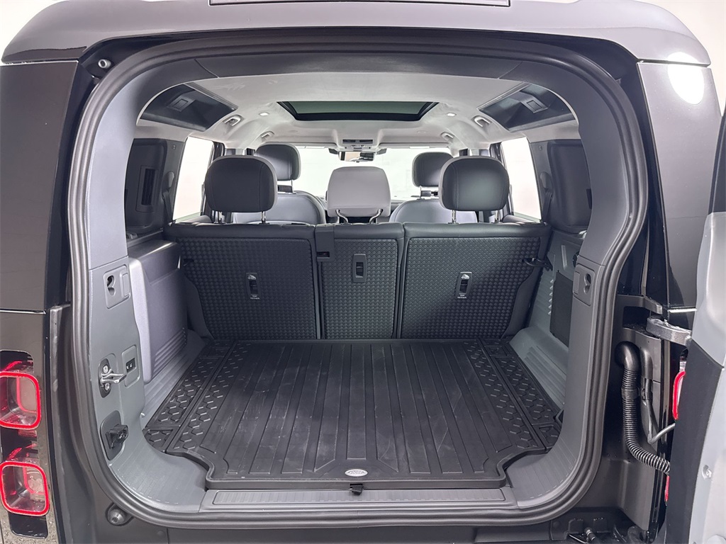 2025 Land Rover Defender 110 V8 photo 19
