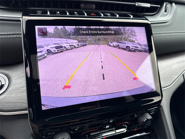 2025 Jeep Grand Cherokee Limited photo 4